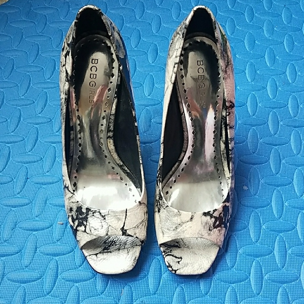 Black & white swirl peep toe pumps